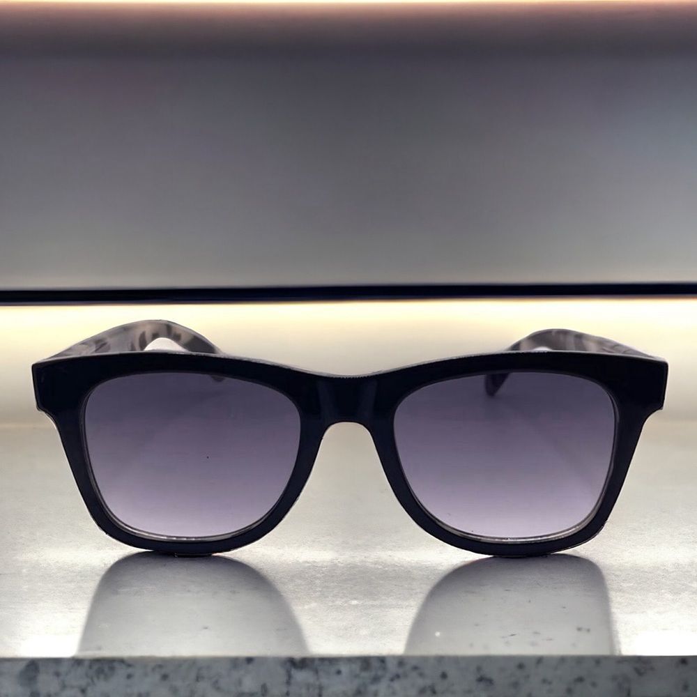 Trendy Wayfarer Sunglasses.